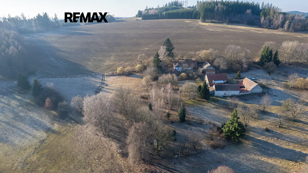 Prodej stavebního pozemku 2465 m²
